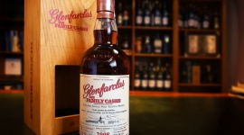„Glenfarclas. Private selection by Jarek Buss” już w sprzedaży - Właśnie pojawiła się na polskim rynku whisky „Glenfarclas The Family Casks 2008. Private selection by Jarek Buss”.