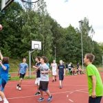 JAK WYGLĄDAJĄ WAKACJE NASTOLATKÓW
