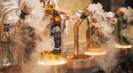 Warszawa w klimacie whisky i gin - Już wkrótce święto wszystkich fanów whisky ponownie zagości w Centrum Praskim Koneser. Organizatorzy zbliżającego się Whisky Live Warsaw zapowiadają moc atrakcji oraz rozbudowany o segment ginów koncept festiwalowy.