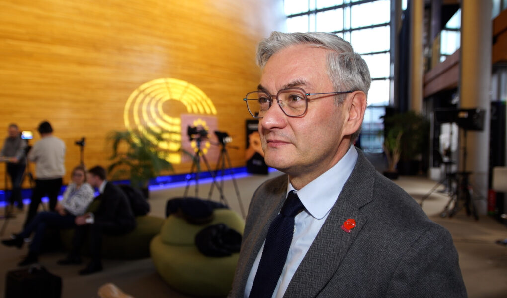 Robert Biedroń: Krzysztof czuje się lepiej i wrócił do pracy. Jesteśmy natomiast poirytowani fake newsami na jego temat